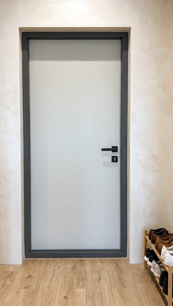 Дверь с МДФ-панелями HPL-пластик («кварцит Blue Roma» и Серый)